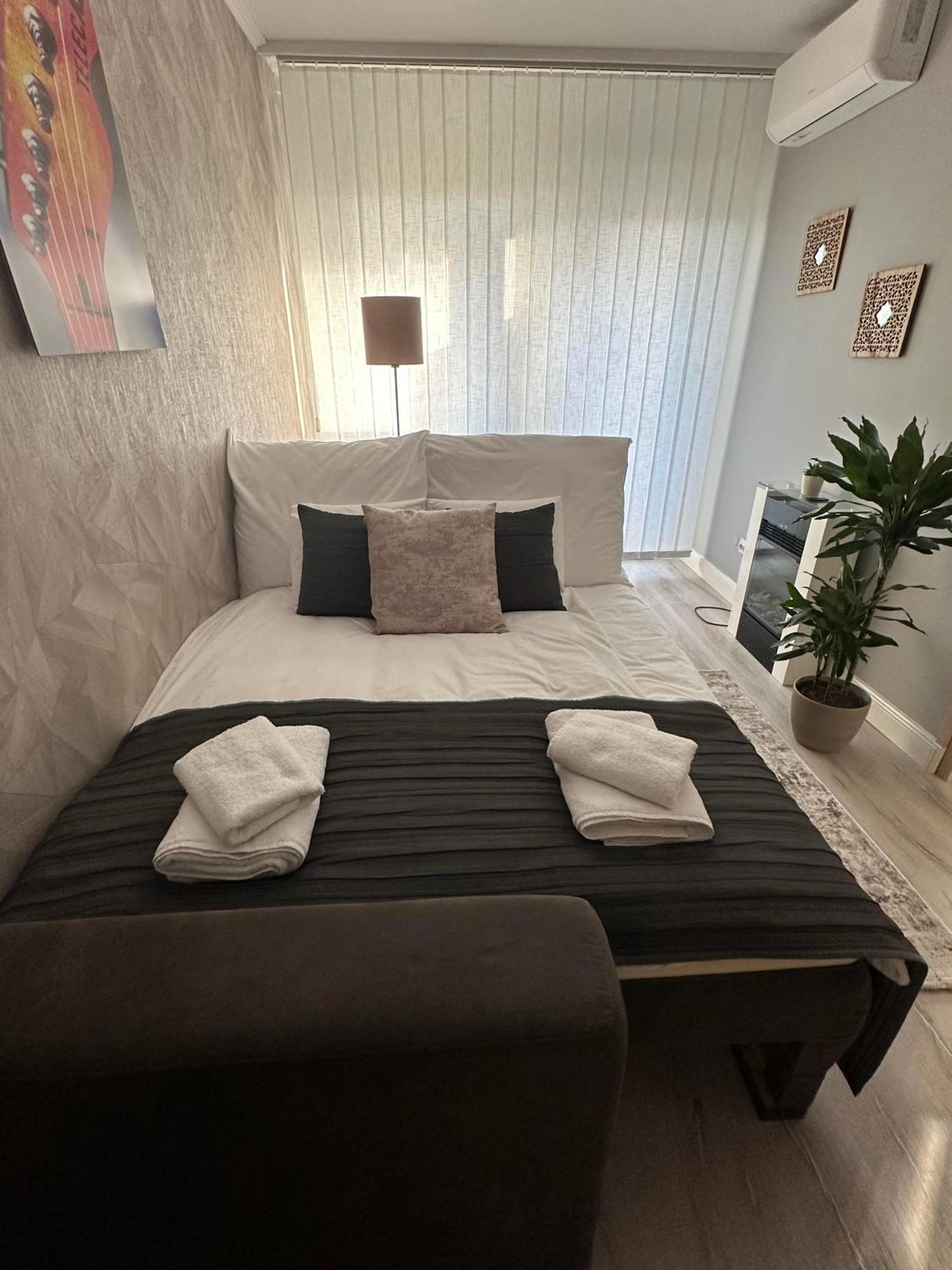 City Park Apartman Boedapest Buitenkant foto