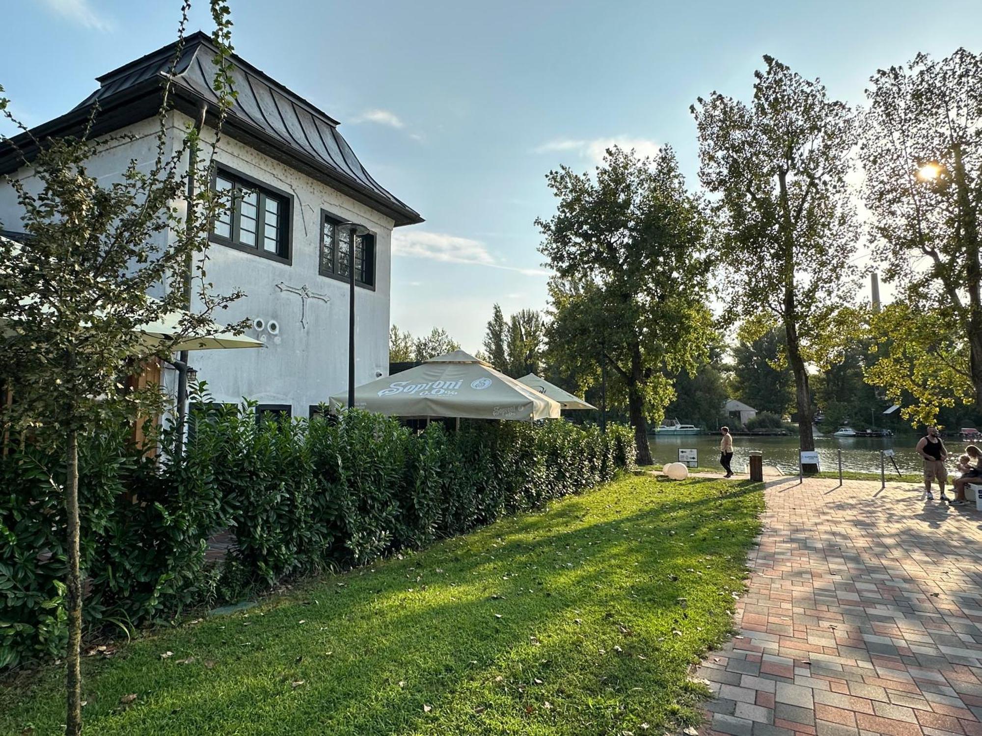 City Park Apartman Boedapest Buitenkant foto
