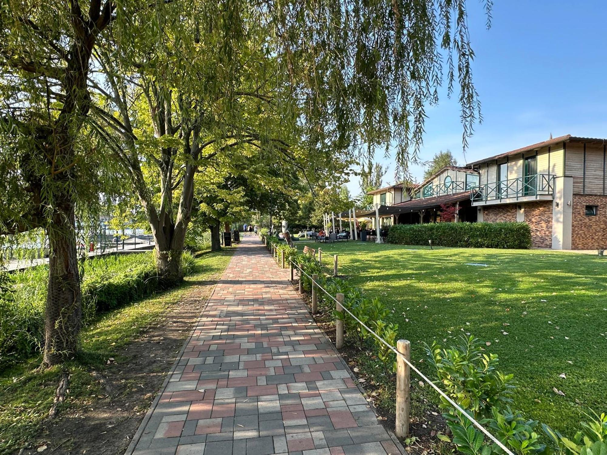 City Park Apartman Boedapest Buitenkant foto